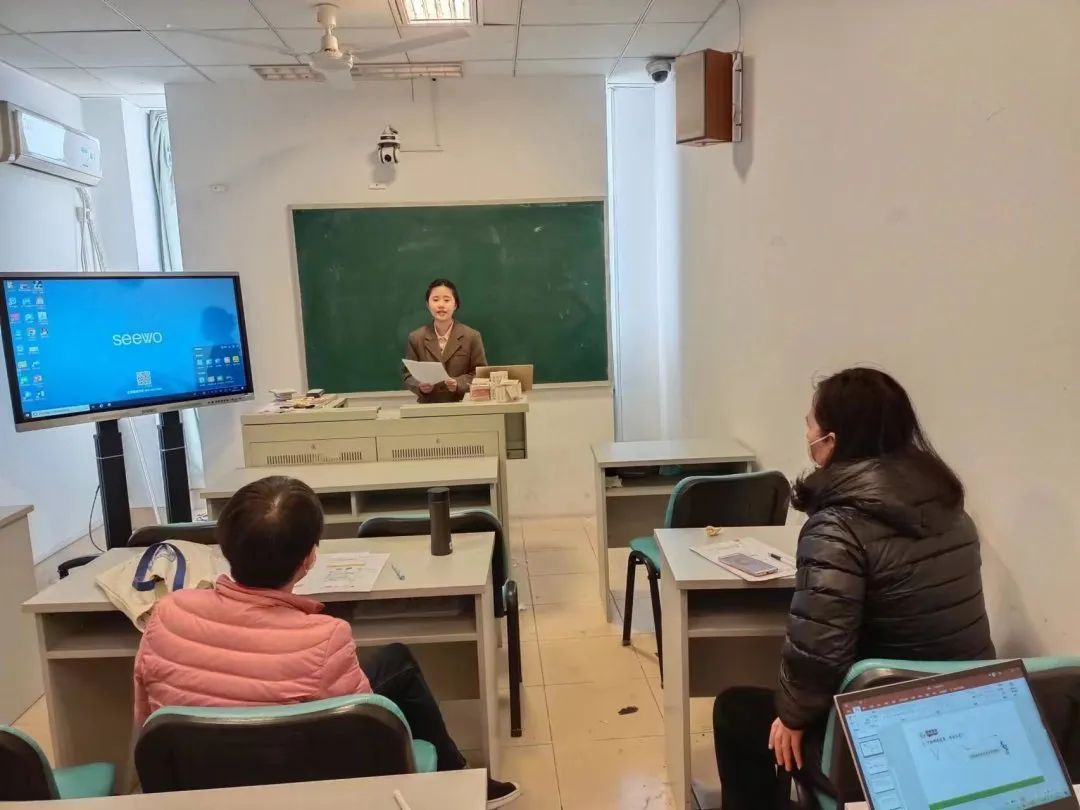 教师指导2.jpg 图片